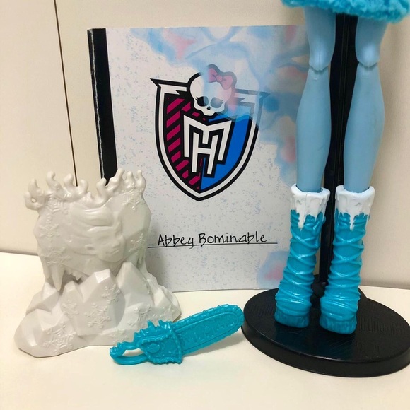 Monster High Doll: Art Class - Abbey Bominable - Picture 2 of 3